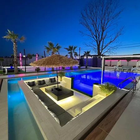 Azura With Pool Sauna Jacuzzi Villa *