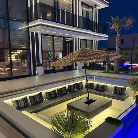Azura With Pool Sauna Jacuzzi * Rrushkull (Durres)