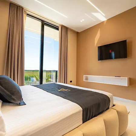 Azura With Pool Sauna Jacuzzi Villa