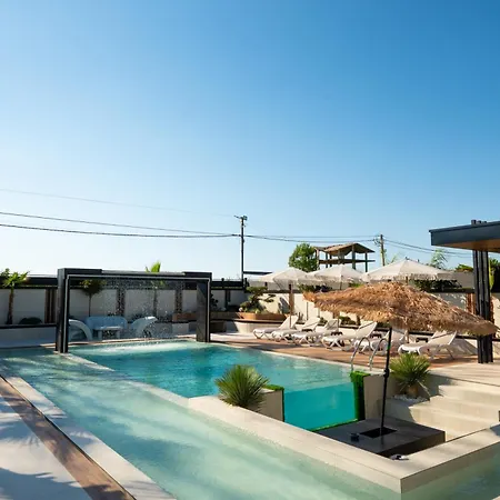Azura With Pool Sauna Jacuzzi Villa