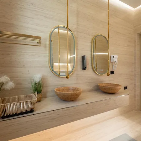 Azura With Pool Sauna Jacuzzi Villa