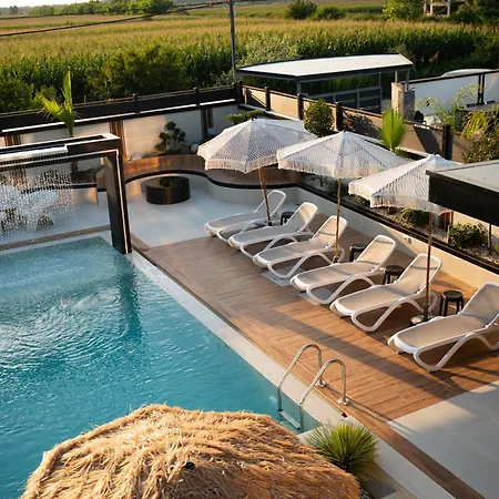 Azura With Pool Sauna Jacuzzi Rrushkull (Durres)