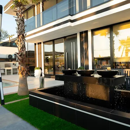 Azura With Pool Sauna Jacuzzi Villa