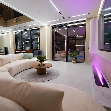 Azura With Pool Sauna Jacuzzi Villa
