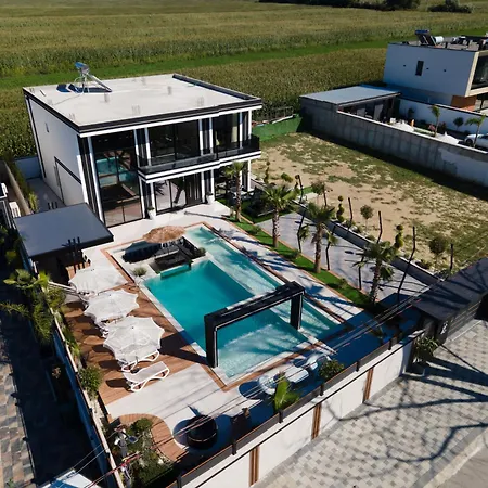 Azura With Pool Sauna Jacuzzi