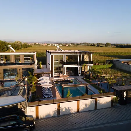 Azura With Pool Sauna Jacuzzi Villa *