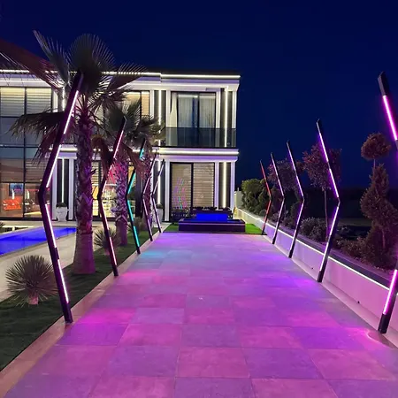 Azura With Pool Sauna Jacuzzi Villa